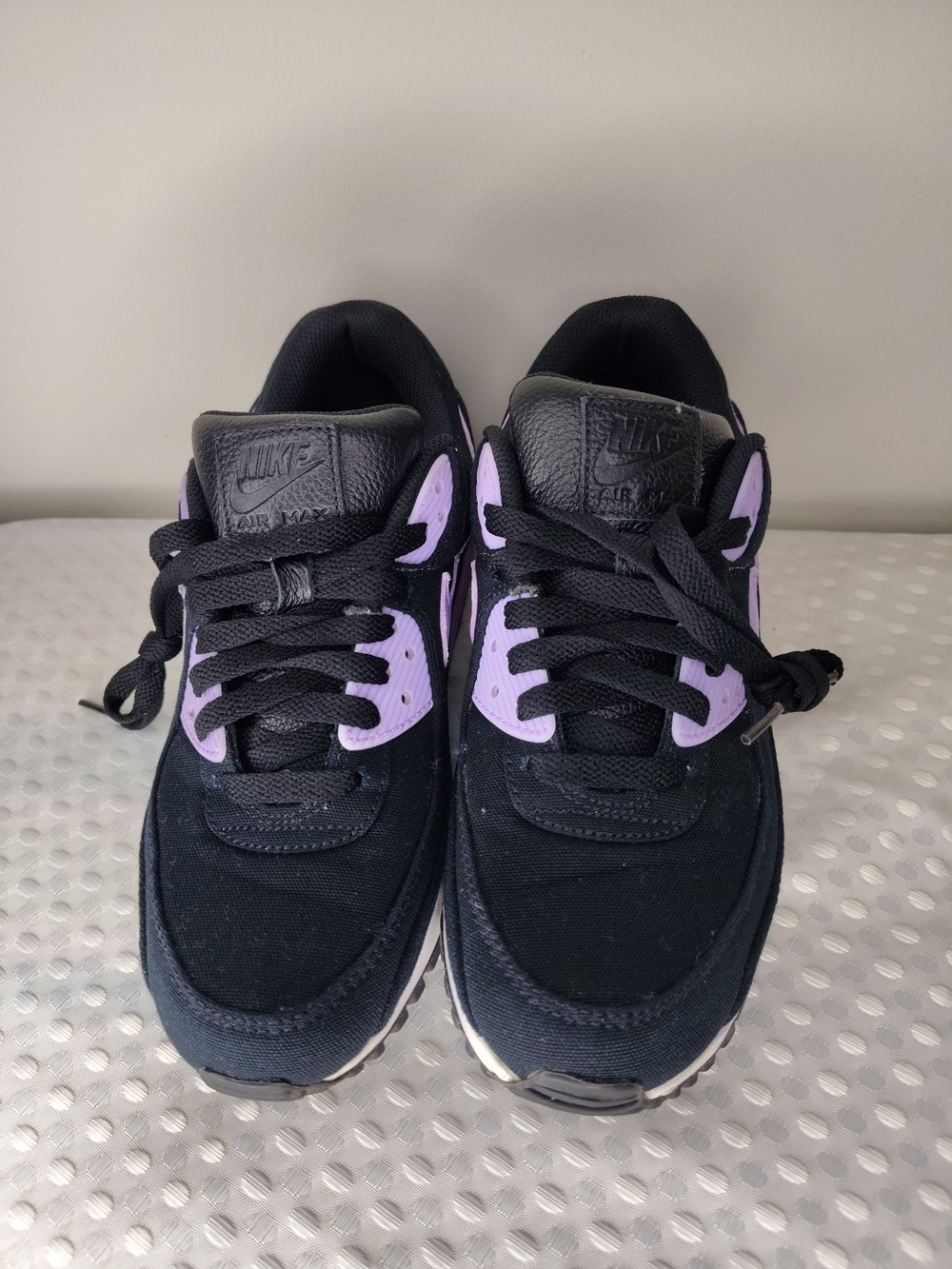 Nike Air Max Basketball Shoe Women Black Used Size 8